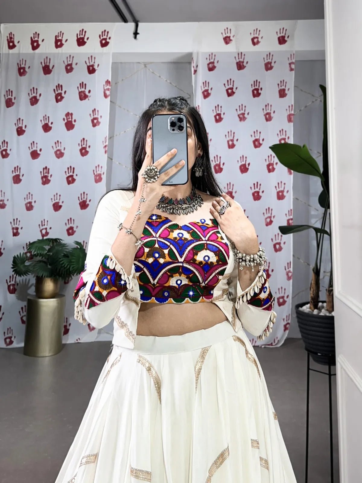 0JCN2ULEQ0-2026-08-12_10083_MAHI_8_41b6c855_a126_42e6_b52c_ba85eb62b3ca White Tasar Silk Printed Flared Lehenga Choli For Women - Image 3