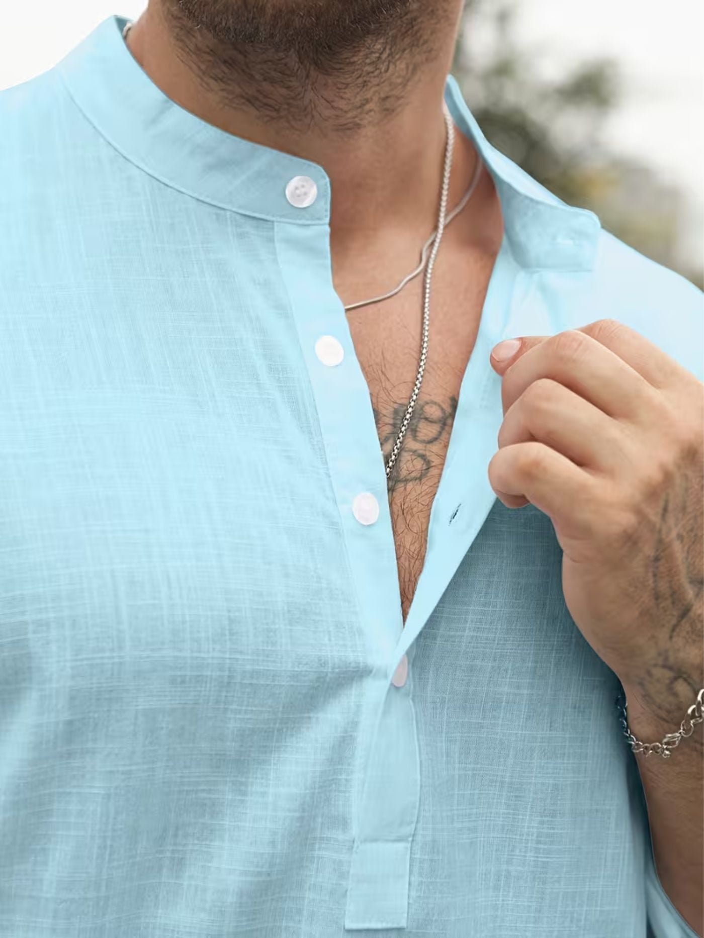 Close-up_collar_detail_blue_performance_shirt